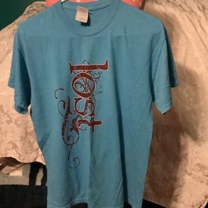 Men’s Gildan T-shirt Teal blue color Size M “lost”
